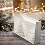 Bolsa De Regalo Grande Vintage pale Merry Christmas<br><div class="desc">Acepte la nostalgia de antaño con nuestra bolsa de regalo de Navidad Vintage Pale Merry. Esta encantadora bolsa presenta un diseño atemporal que exuda elegancia y alegría navideña. Su generoso tamaño lo convierte en perfecto para envolver grandes regalos, mientras que las obras de arte de inspiración vintage le dan un...</div>
