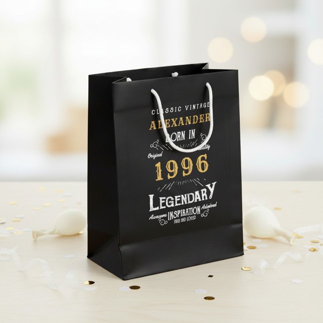 Bolsa De Regalo Mediana 30th Birthday 1996 Add Name Legend Black Gold (Born 1996 birthday gift bag. Background out of focus.)
