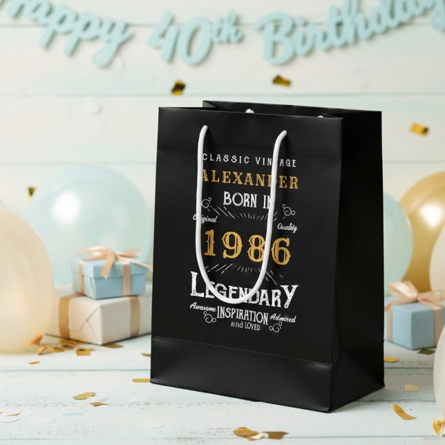 Bolsa De Regalo Mediana 40th Birthday 1986 Add Name Legend Black Gold (Born 1986 birthday gift bag. Background out of focus.)