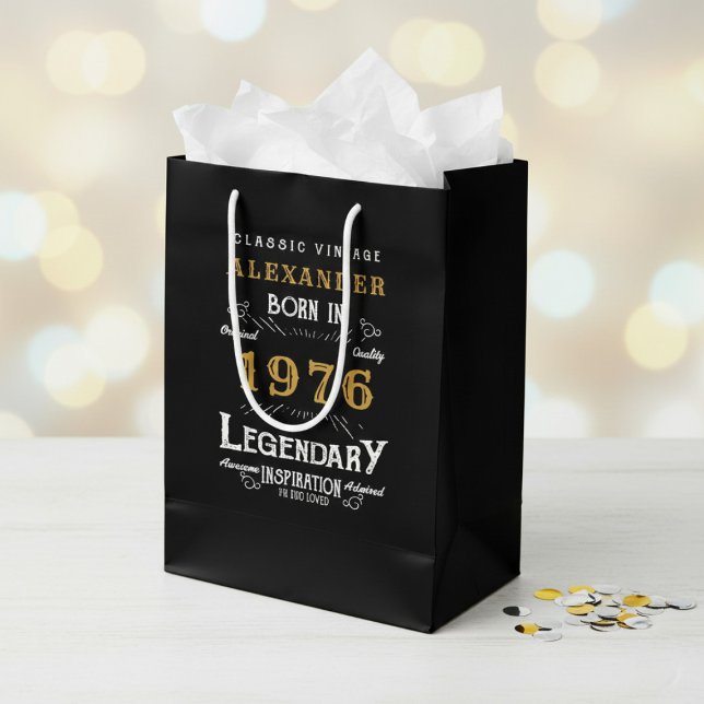 Bolsa De Regalo Mediana 50th Birthday 1976 Add Name Legend Black Gold (Born 1976 birthday gift bag. Background out of focus.)