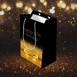 Bolsa De Regalo Mediana 60th birthday black gold bow sparkle<br><div class="desc">Elegant,  classic,  glamorous and feminine style party gift bag for a 60 year old woman.  A gold colored ribbon and bow with faux golden glitter and sparkle,  a bit of bling and luxury for a birthday.  Black background. Golden text: Happy 60th Birthday!</div>