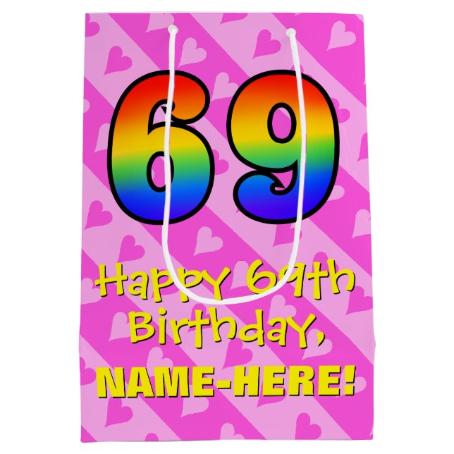 Bolsa De Regalo Mediana 69º cumpleaños: Rayas de corazón rosadas divertida (Reverso)