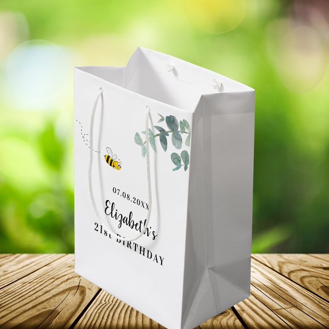 Bolsa De Regalo Mediana Abeja linda de cumpleaños monograma eucalipto vege (Subido por el creador)