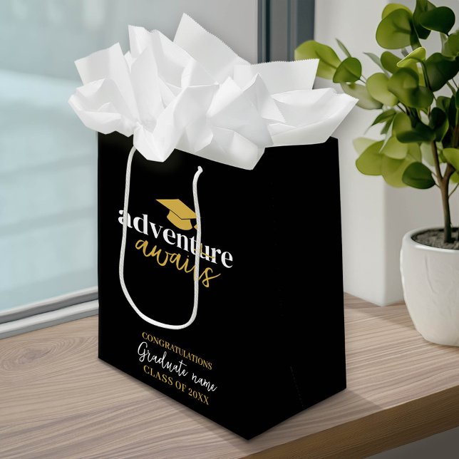 Bolsa De Regalo Mediana Adventure Awaits - Name Cap Black Gold Graduation (Custom Graduation Gift Bag with a pace for the graduate's name)