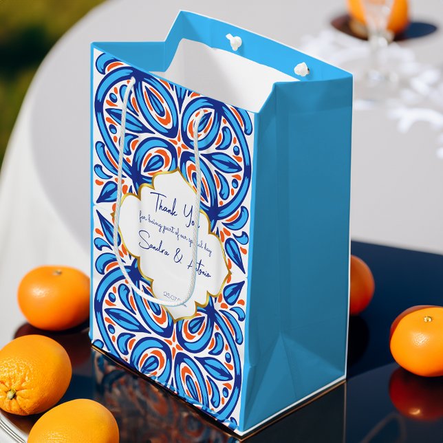 Bolsa De Regalo Mediana Baldosas de naranja azul Majolica a favor personal (Blue orange Majolica tiles personalized favor Medium Gift Bag mediterranean themed favor bag)