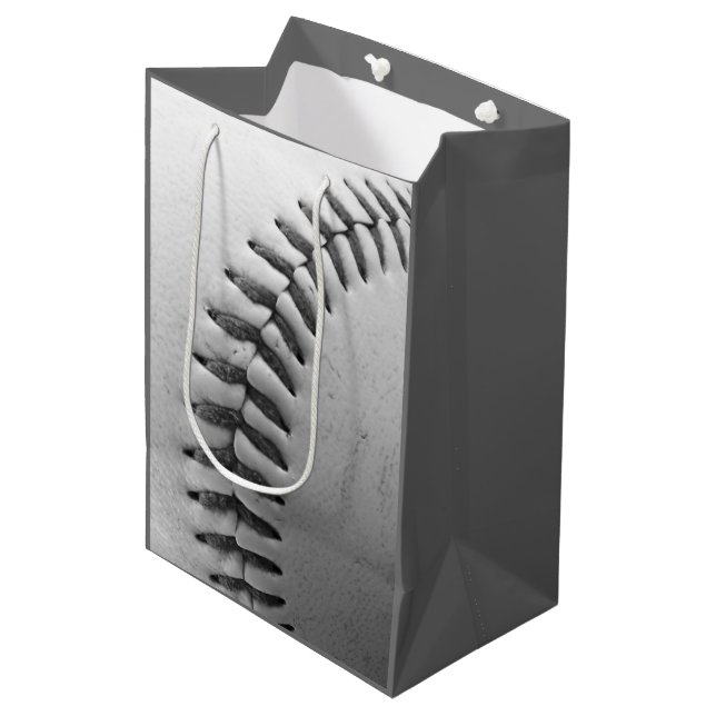 Bolsa De Regalo Mediana Béisbol Negro y Blanco (Angulo Anverso)