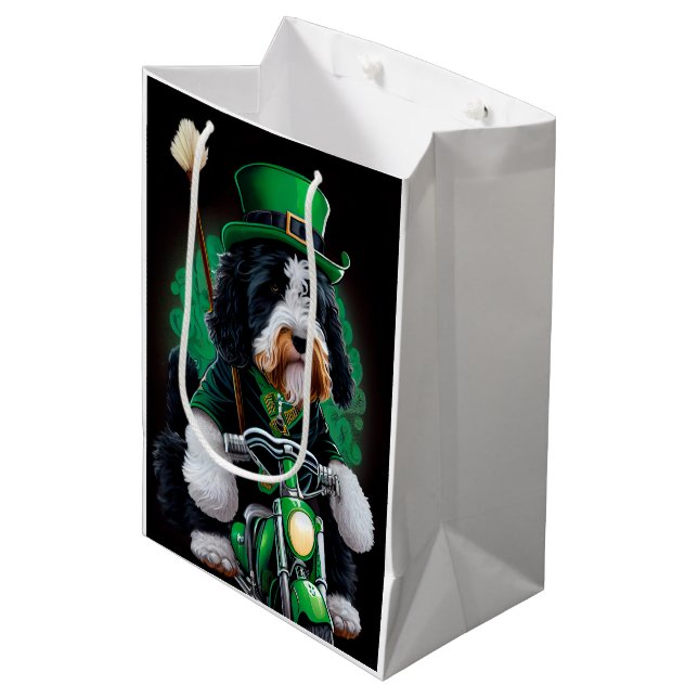 Bolsa De Regalo Mediana Bernedoodle Dog conduciendo en bicicleta el Día de (Angulo Anverso)