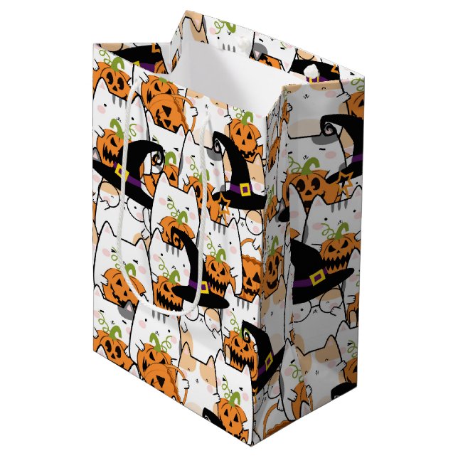 Bolsa De Regalo Mediana Bruja de gato suave sosteniendo Bumkin Halloween (Angulo Anverso)