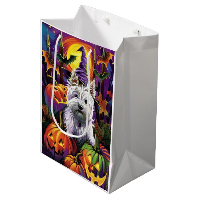 Bolsa De Regalo Mediana Bruja de Halloween del Perro Blanco del Territorio (Angulo Anverso)