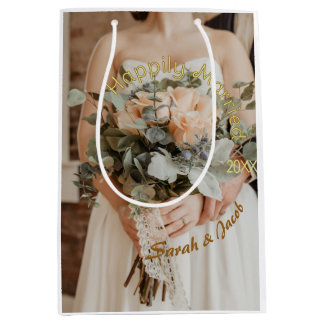 BOLSA DE REGALO MEDIANA CASADOS FELIZMENTE AMARILLO VERDE PASTEL MARRÓN FO