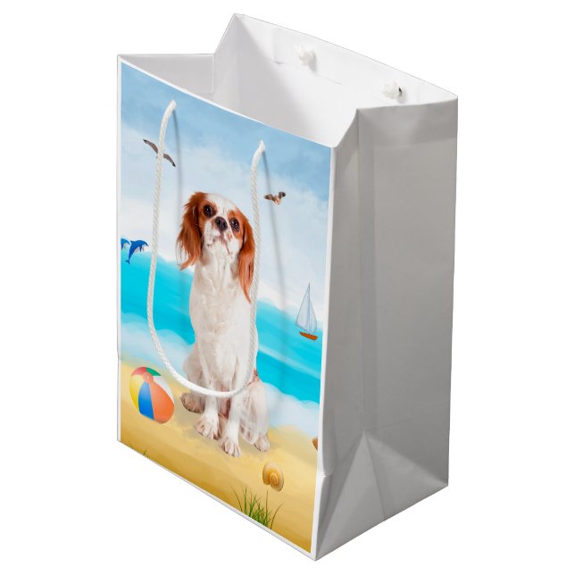 Bolsa De Regalo Mediana Cavalier King Dog en la playa (Angulo Anverso)
