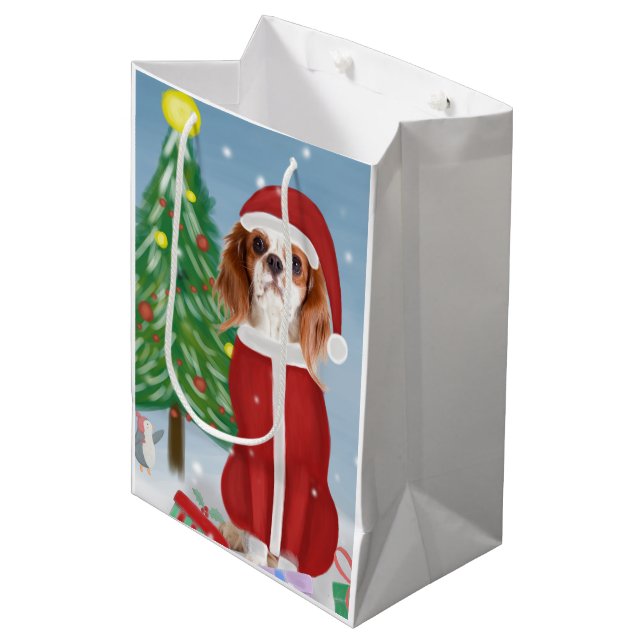 Bolsa De Regalo Mediana Cavalier King Dog en Nieve con regalos de Navidade (Angulo Anverso)