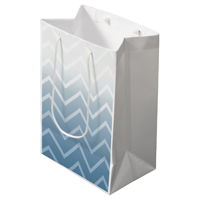 Bolsa De Regalo Mediana Cielo azul chevron blanco (Angulo Anverso)