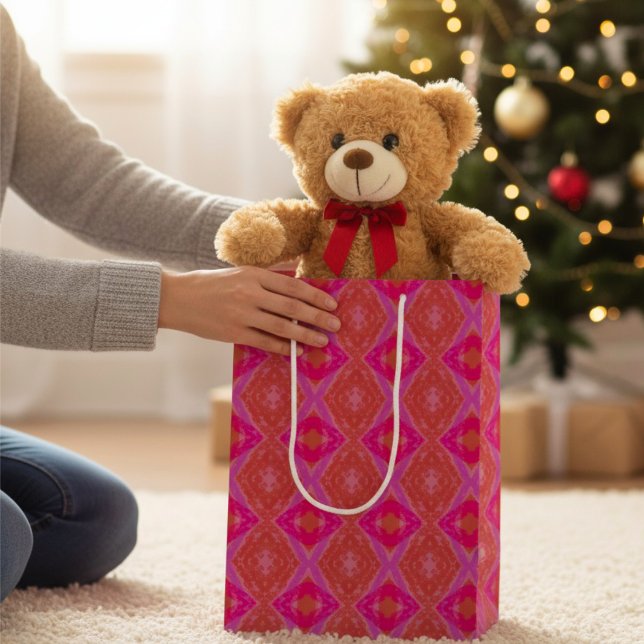 Bolsa De Regalo Mediana Crayon Diamonds Naranja Púrpura Rosa Geométrico (The perfect gift bag to carry that special surprise for a friend or just about anyone.)