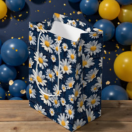 Bolsa De Regalo Mediana Cumpleaños de margaritas sobre mezclilla azul
