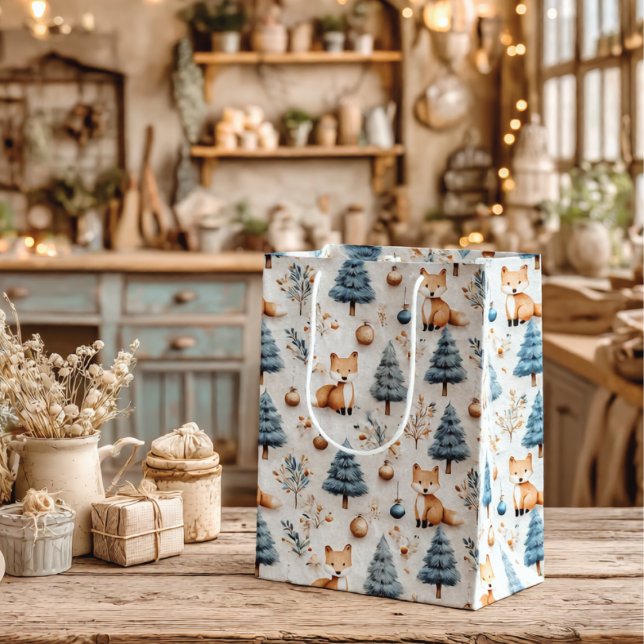 Bolsa De Regalo Mediana Cute Whimsical Winter Woodland Fox and Christmas (Subido por el creador)