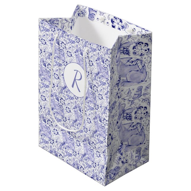 Bolsa De Regalo Mediana Delft Aves de Conejo Azul y Blanco Monograma de Pa (Angulo Anverso)