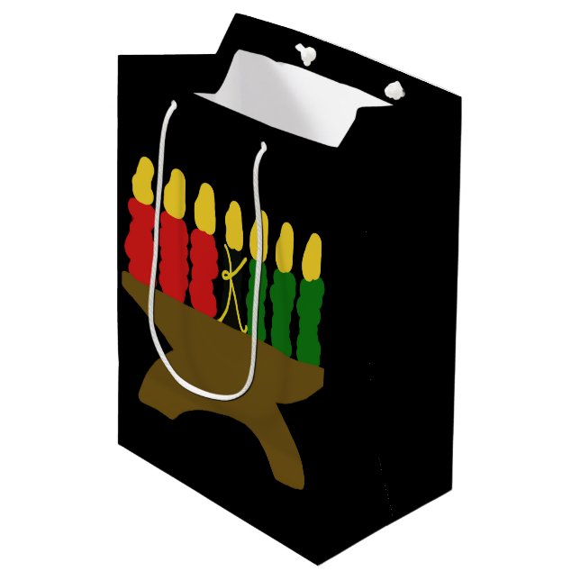 Bolsa De Regalo Mediana Diseño de velas de Kwanzaa (Angulo Anverso)