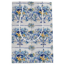 Ducha nupcial azul y floral blanca en mosaico ital