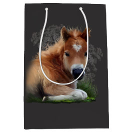 Bolsa De Regalo Mediana El potro está tumbado en la hierba