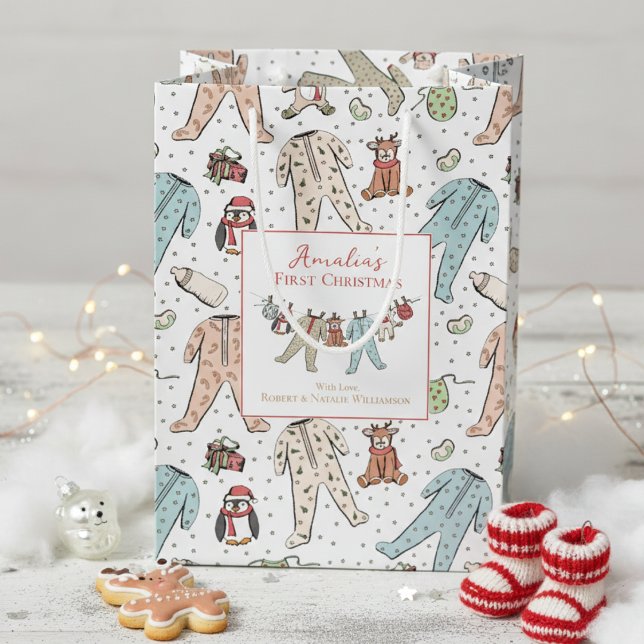 Bolsa De Regalo Mediana El primer género de Navidad del bebé neutral (Cute Baby's First Christmas Gift Bags Cute Winter Xmas Pajama, Reindeer, Teddy Bear, Penguin Pattern)