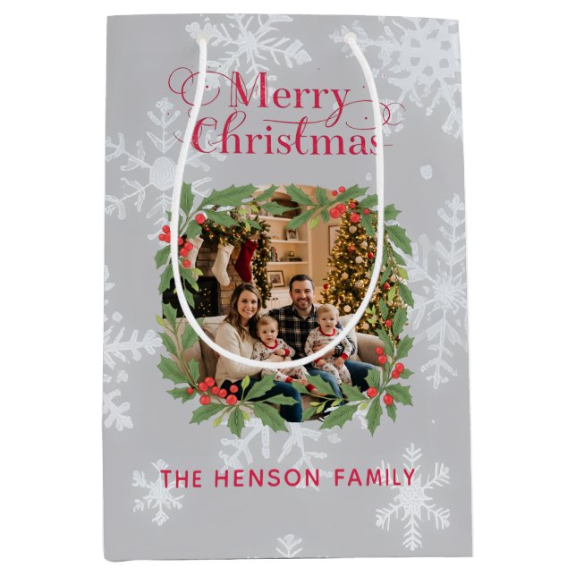 Bolsa De Regalo Mediana Elegant Holly Wreath Merry Christmas Photo (Anverso)