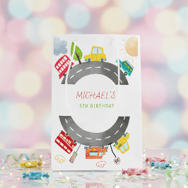 Bolsa De Regalo Mediana En el camino vehículos felices cumpleaños del niño