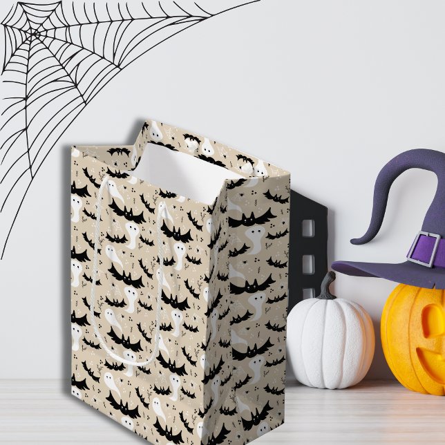 Bolsa De Regalo Mediana Escena fantasma de fondo beige de Halloween (Cute Halloween beige background spooky ghost Medium Gift Bag)