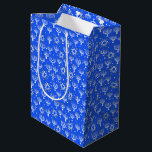 Bolsa De Regalo Mediana Estrella Menorah de David Hanukkah Patrón azul<br><div class="desc">Revisa mi tienda por más colores y diseños o hazme saber si quieres algo personalizado. ¡Gracias por comprar conmigo!</div>