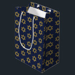 Bolsa De Regalo Mediana Feliz Hanukkah Chanukah Holiday Bag<br><div class="desc">En este diseño se incorpora el diseño de Relieve metalizado de oro simulado falso. En nuestra colección "Happy Hanukkah Chanukah" se pueden encontrar elementos de coordinación adicionales.</div>