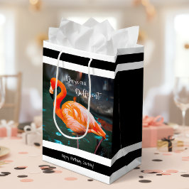 Bolsa De Regalo Mediana Flamingo Black White Stripes Script Nombre moderno