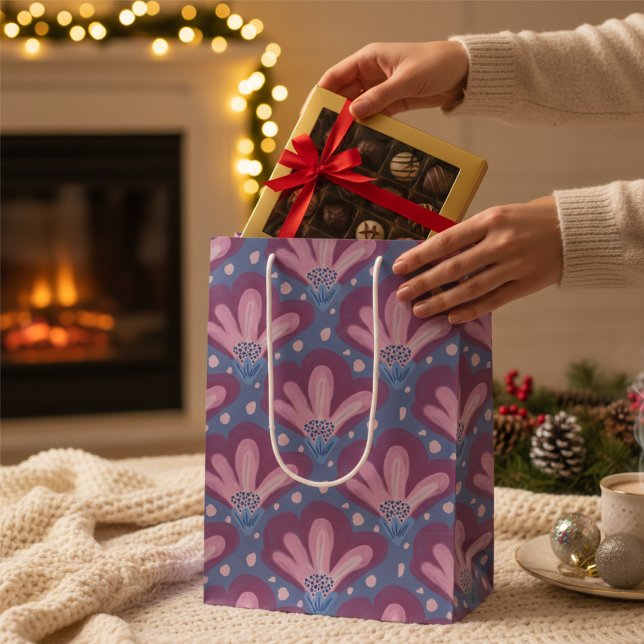 Bolsa De Regalo Mediana Flor de Acuarela Azul Rosa (Perfect for anyone. Cute painted flowers bring a little playfulness to your gift.)