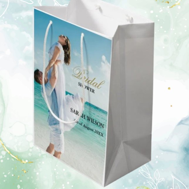 Bolsa De Regalo Mediana Foto personalizada Boda moderna en playa (Celebrate your special day with a custom photo beach wedding gift bag. Add a personal touch  )