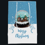 Bolsa De Regalo Mediana Glass Snowball Winter Village Blue Merry Christmas<br><div class="desc">Bolsa de Regalo de Navidad Festive Glass Snowball Winter Village Climbing Plant Merry Christmas Holiday. Casas de cuento de hadas en invierno con nieve y hermosos copos de nieve. Encantadoras plantas de escalada blancas y azules. Un deseo de Feliz Navidad en un guión de moda. Puedes cambiar cualquier texto en...</div>