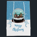 Bolsa De Regalo Mediana Glass Snowball Winter Village Blue Merry Christmas<br><div class="desc">Bolsa de Regalo de Navidad Festive Glass Snowball Winter Village Climbing Plant Merry Christmas Holiday. Casas de cuento de hadas en invierno con nieve y hermosos copos de nieve. Encantadoras plantas de escalada blancas y azules. Un deseo de Feliz Navidad en un guión de moda. Puedes cambiar cualquier texto en...</div>