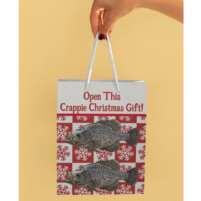 Bolsa De Regalo Mediana Graciosa Pesca de Crappie Pun Feliz Navidad (A funny fishing themed gift bag for the avid angler.)