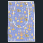 Bolsa De Regalo Mediana Hanukkah<br><div class="desc">Este diseño presenta un patrón clásico de repetición de elementos de Hanukkah en pasteles de bonito.</div>