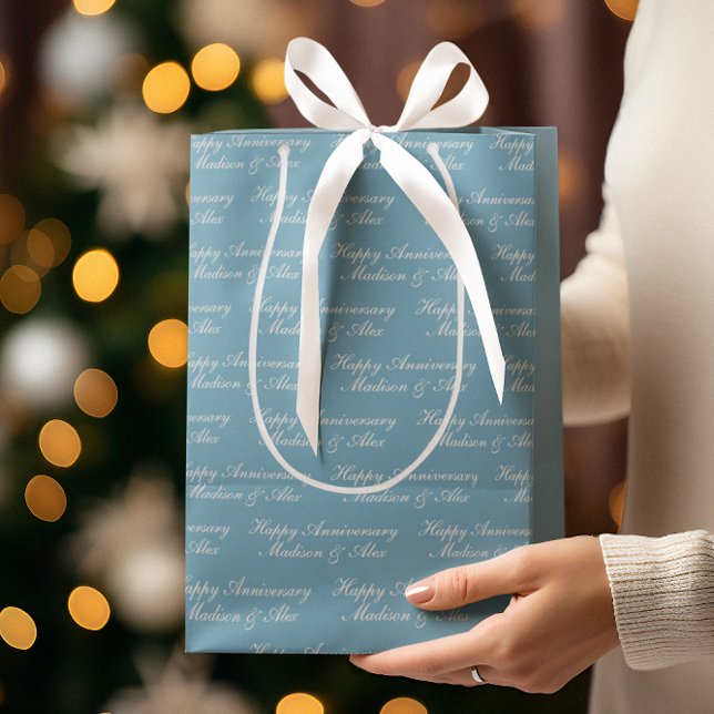 Bolsa De Regalo Mediana Happy Anniversary Script with Name Dusty Blue (Subido por el creador)
