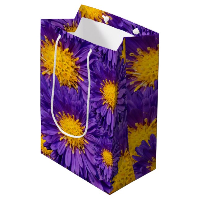 Bolsa De Regalo Mediana Hermosas Daisies de Michaelmas Púrpura (Angulo Anverso)