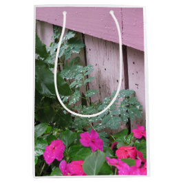 Bolsa De Regalo Mediana Jardín después de la lluvia - Viñedo de Martha