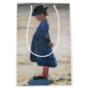 Bolsa De Regalo Mediana Kroyer - Niña pequeña de pie en la playa Skagen