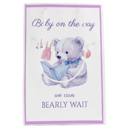 Bolsa De Regalo Mediana Lavender Bear leyendo un libro Baby Shower