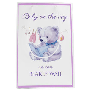 Bolsa De Regalo Mediana Lavender Bear leyendo un libro Baby Shower
