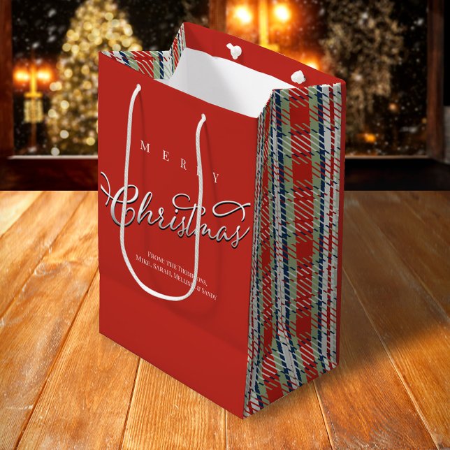 Bolsa De Regalo Mediana Leyenda caligráfica navideña suave rojo (Merry Christmas holiday red and green plaid pattern gift bag.)