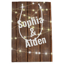 Luces de boda en madera con nombres