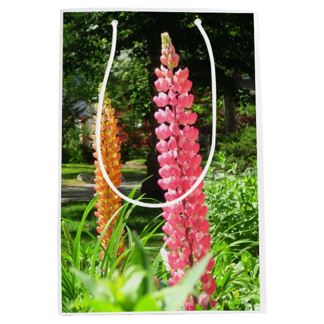 Bolsa De Regalo Mediana Lupines en un jardín de cabañas - Viñetería de Mar (Anverso)