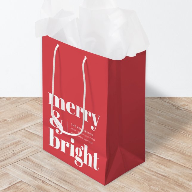 Bolsa De Regalo Mediana Merry y Bright | Navidades modernos de rojo brilla (Add a cheerful twist to your Christmas gifts with this bold red Merry & Bright present bag)