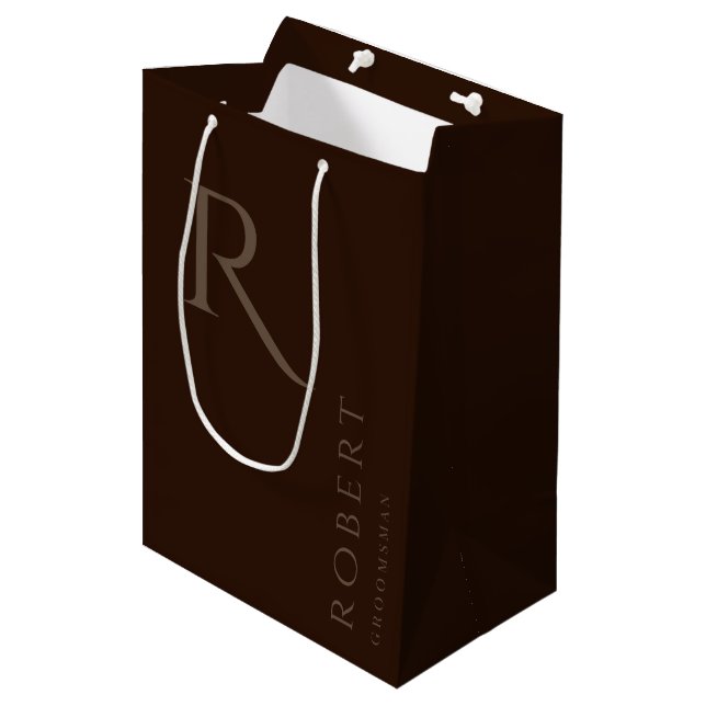 Bolsa De Regalo Mediana Monograma marrón oscuro simple Groomsmen personali (Angulo Anverso)