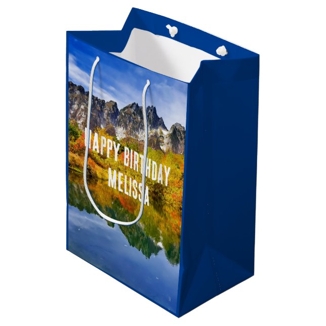 Bolsa De Regalo Mediana Montañas rurales y cumpleaños del lago (Angulo Anverso)