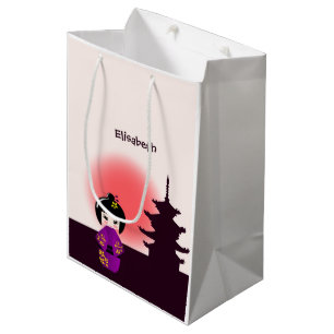 Bolsa De Regalo Mediana muñeca kokeshi japonesa en el templo durante la p